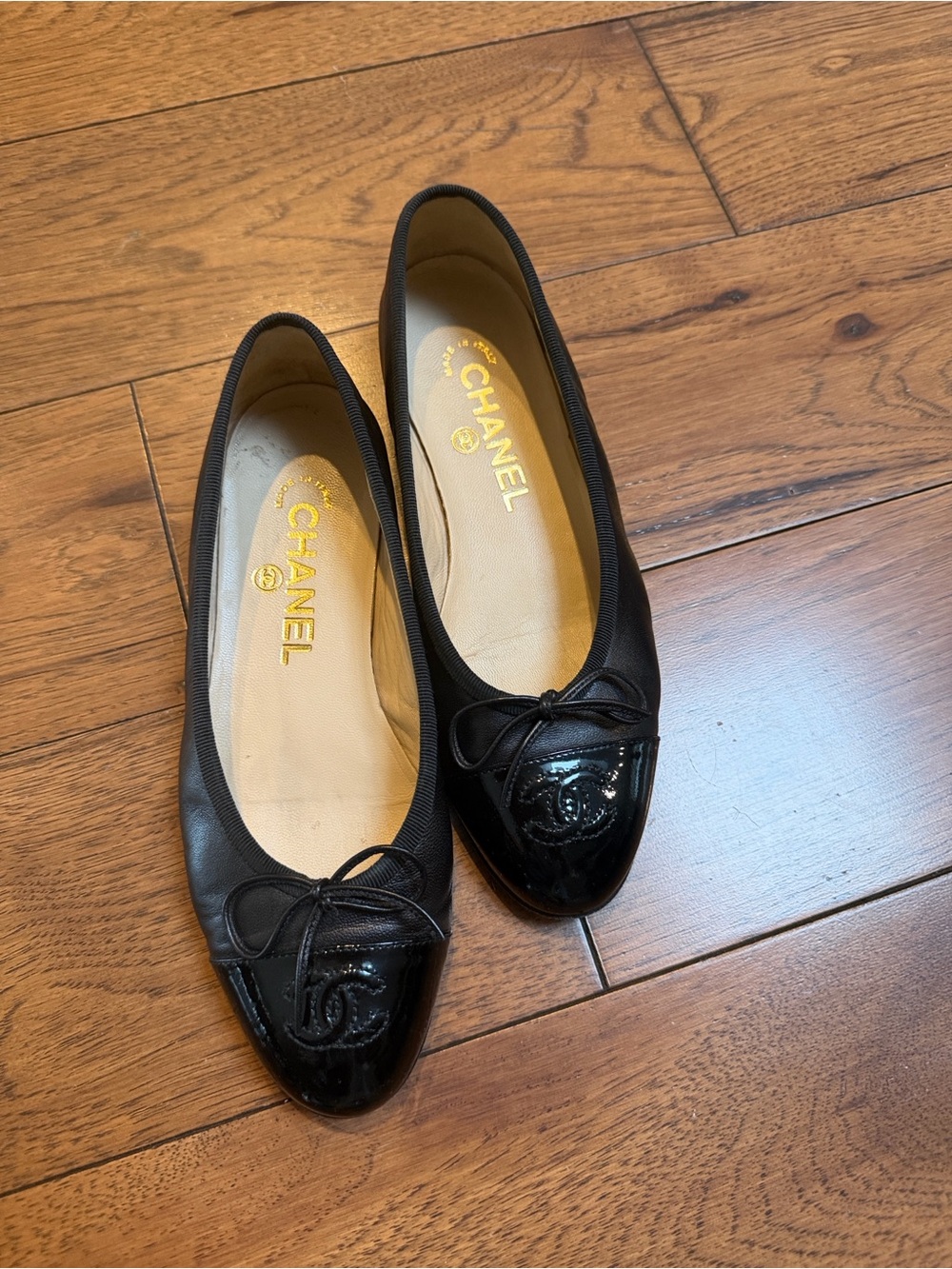 authentic CHANEL Black Leather Cap-Toe Ballet Flats with Bow